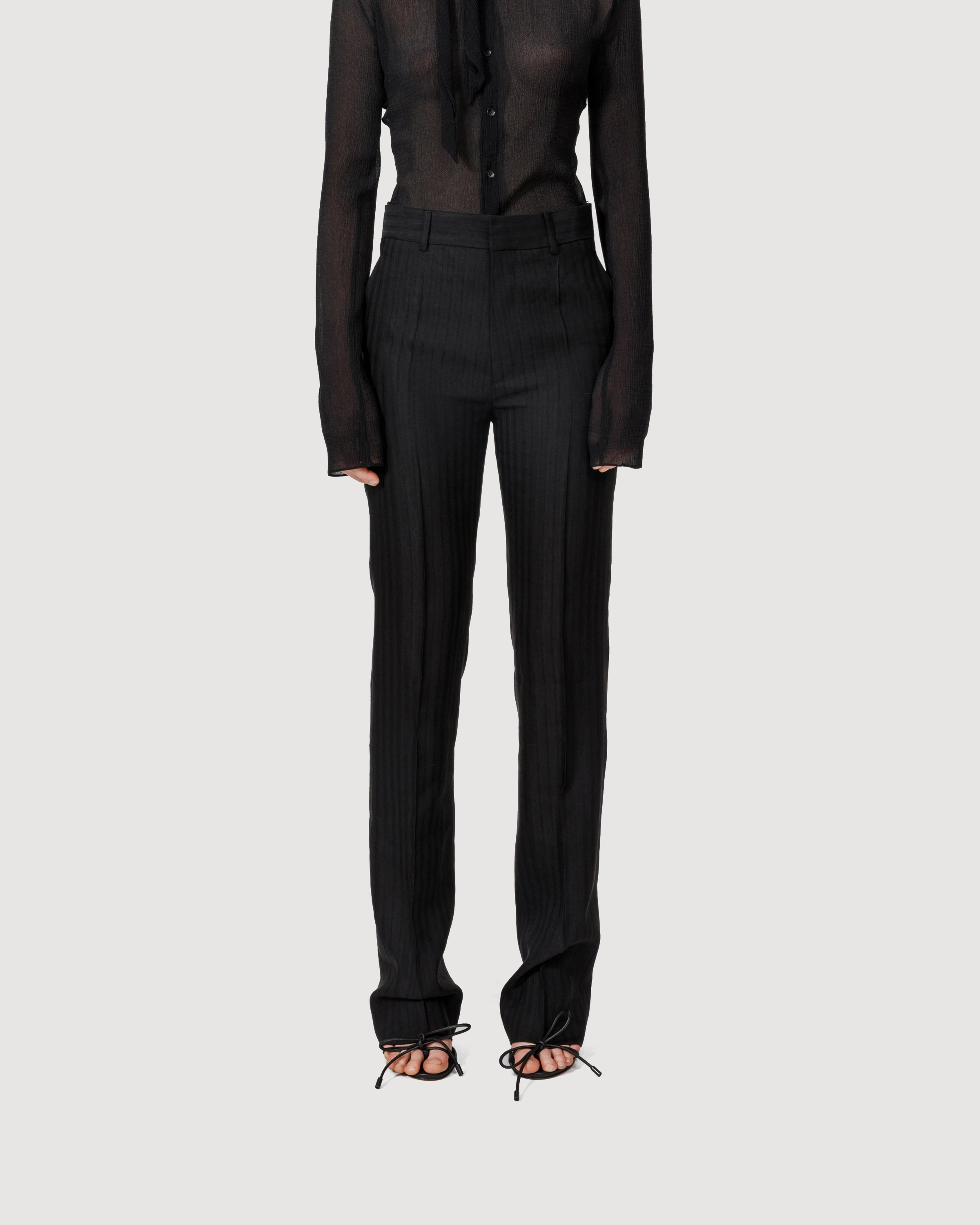 Mid-rise tailored trousers with clean lines